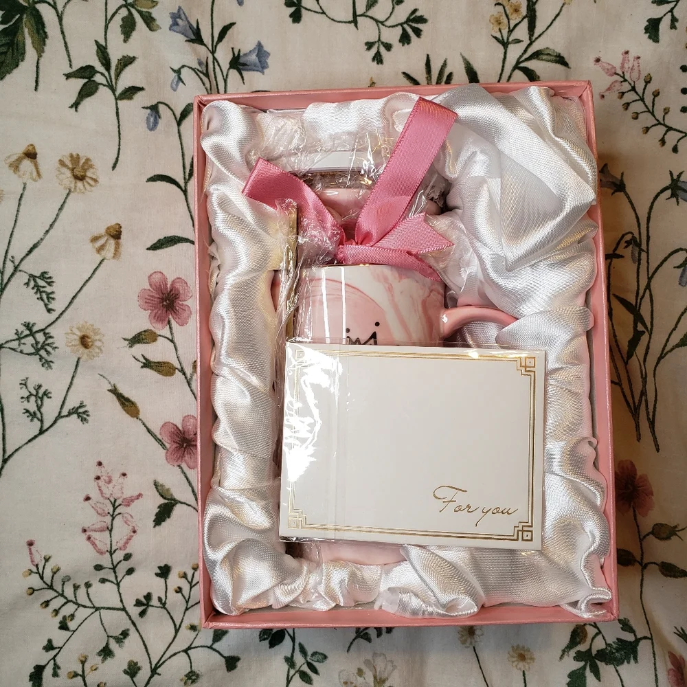 NIB Boss Lady Gift Box Set, Mug, Lid, Coaster, Spoon, Socks, Card